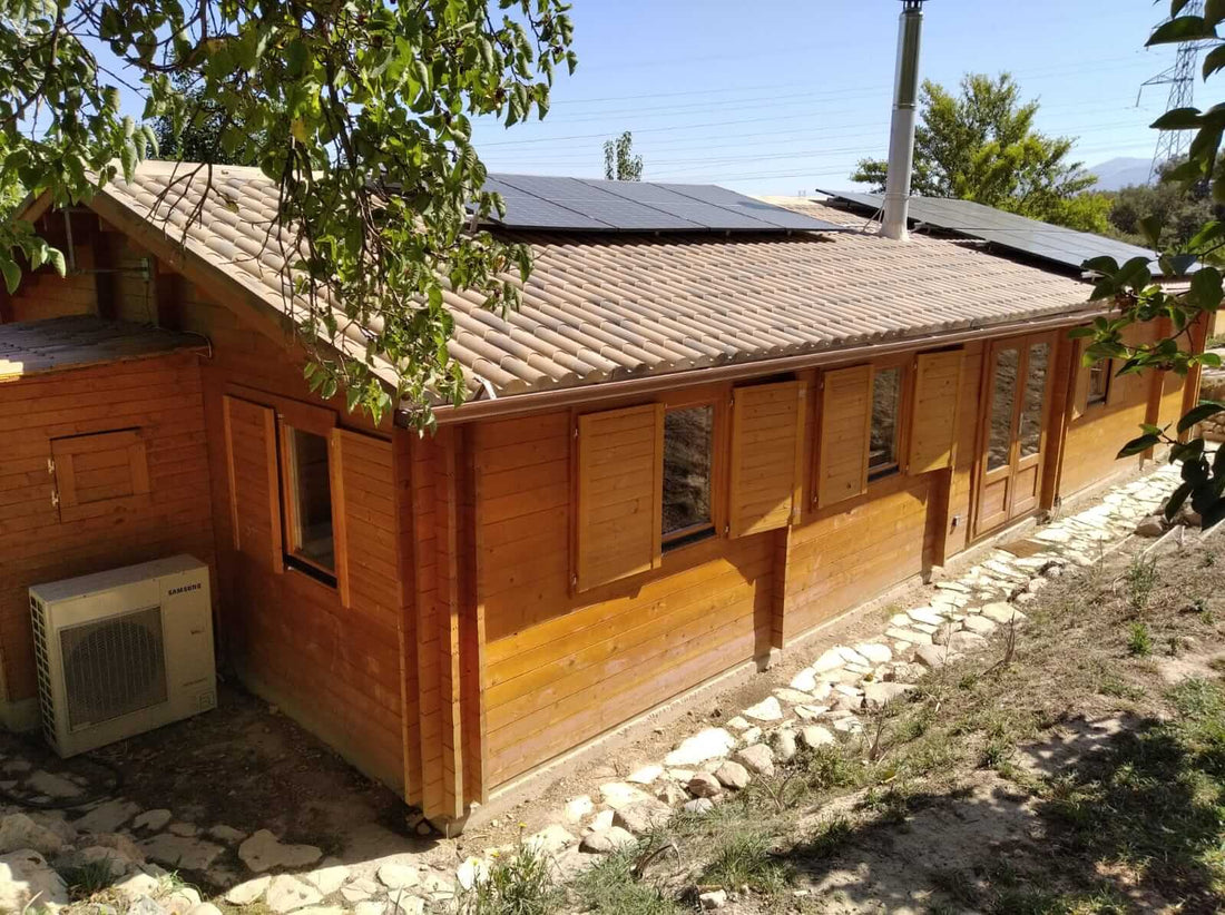 Ventajas de instalar placas solares en Casas de madera prefabricadas