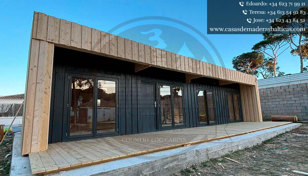 casa de madera AKAYA II trasera con terraza