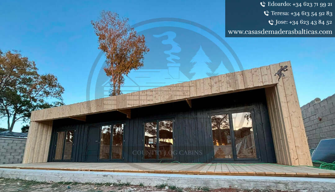 casa de madera AKAYA II trasera con terraza